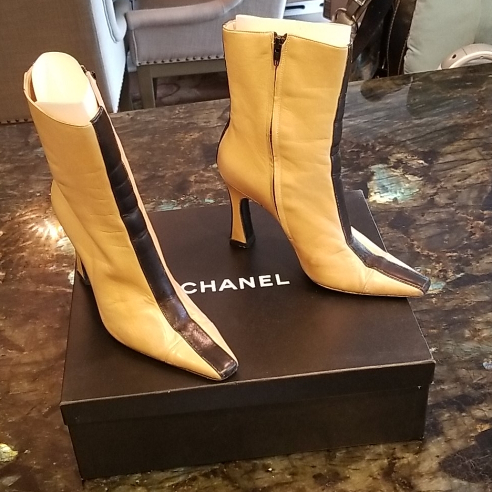 CHANEL BOOTS - Picture 2 of 6